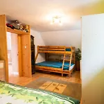 Zemianska Kuria Vachtar Pensjonat 3*