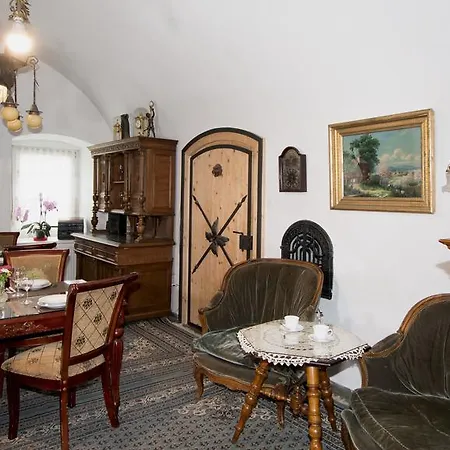 Zemianska Kuria Vachtar Gæstehus 3*