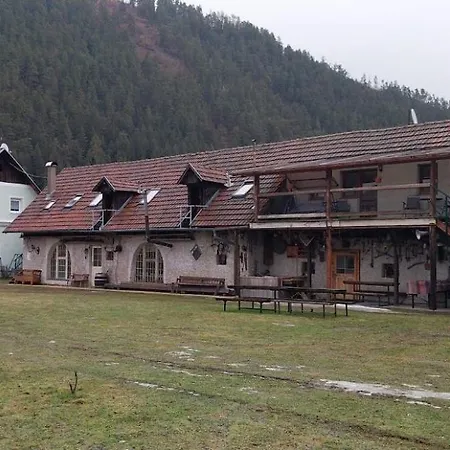 Zemianska Kuria Vachtar Gæstehus 3*