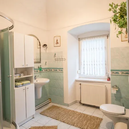 Zemianska Kuria Vachtar Gæstehus