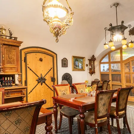 Zemianska Kuria Vachtar 3*