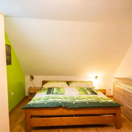 Zemianska Kuria Vachtar Kralova Lehota