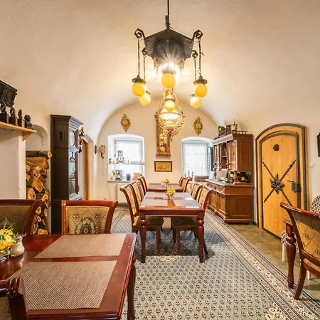 Zemianska Kuria Vachtar