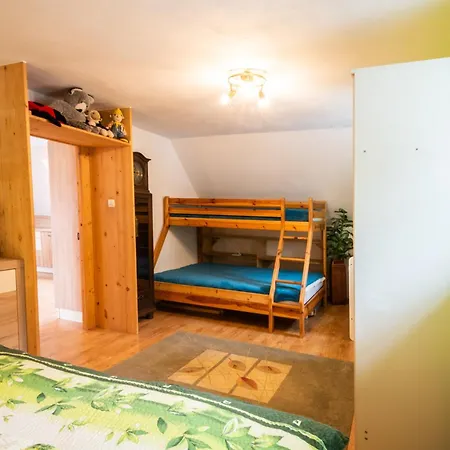 Zemianska Kuria Vachtar Penzión pre hostí 3*