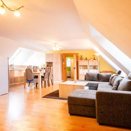 Zemianska Kuria Vachtar Kralova Lehota