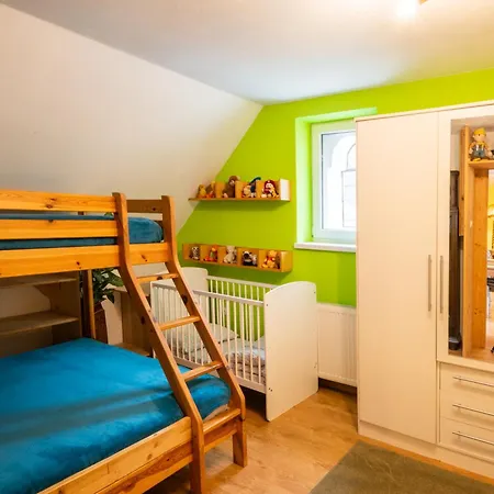 Zemianska Kuria Vachtar Gæstehus 3*