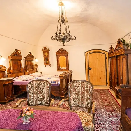 Zemianska Kuria Vachtar 3*