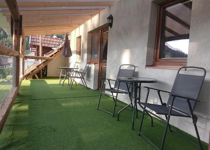 Konukevi Zemianska Kuria Vachtar 3*