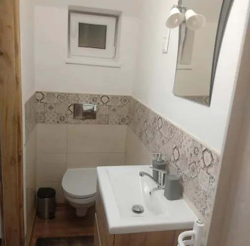 Zemianska Kuria Vachtar Konukevi 3*