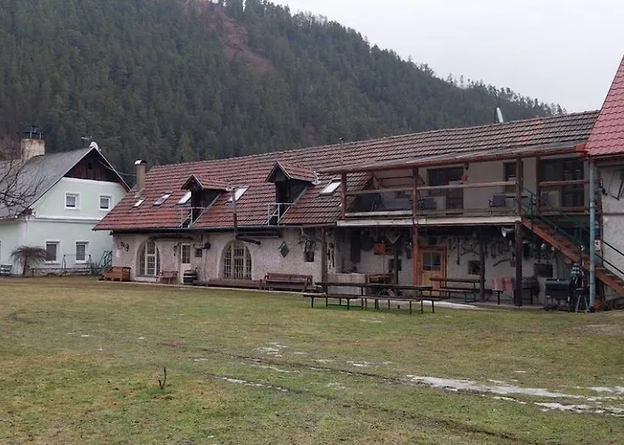 Zemianska Kuria Vachtar Konukevi 3*