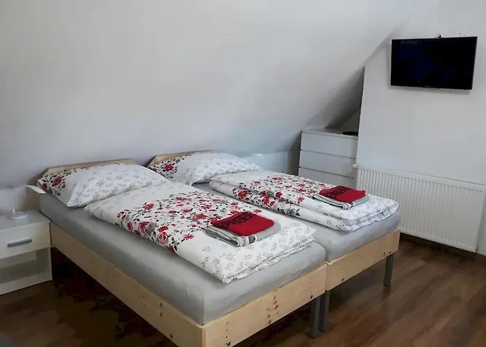 Zemianska Kuria Vachtar Konukevi Kralova Lehota