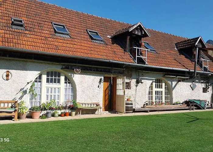 Zemianska Kuria Vachtar Konukevi