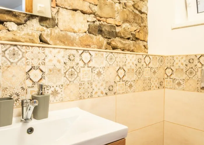 Zemianska Kuria Vachtar