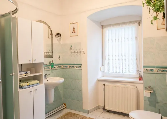 Zemianska Kuria Vachtar Konukevi