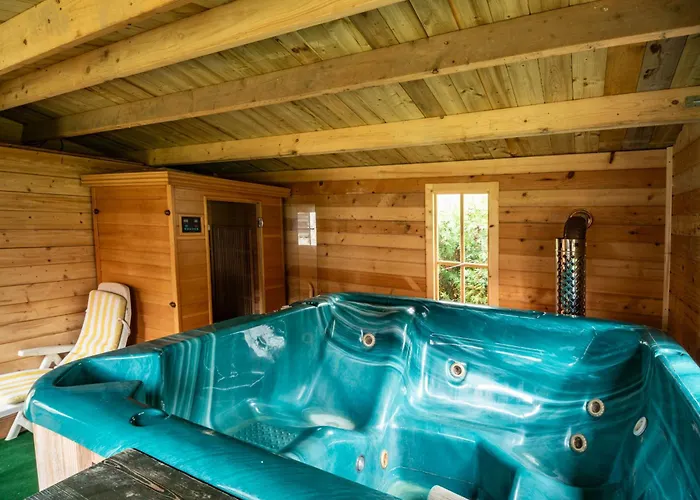 Zemianska Kuria Vachtar Konukevi Kralova Lehota