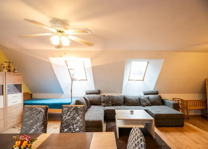 Konukevi Zemianska Kuria Vachtar Kralova Lehota