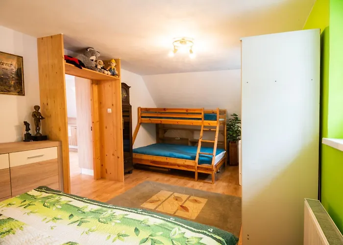 Zemianska Kuria Vachtar Konukevi 3*