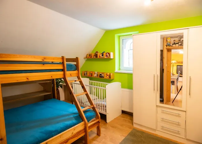 Zemianska Kuria Vachtar Konukevi 3*