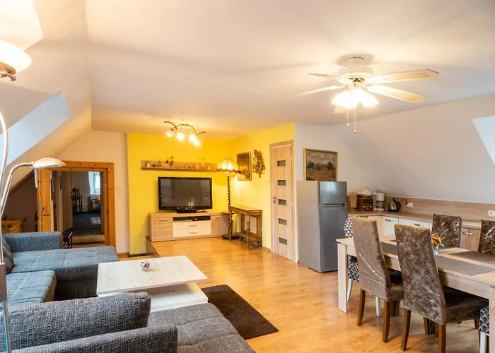 Zemianska Kuria Vachtar Kralova Lehota